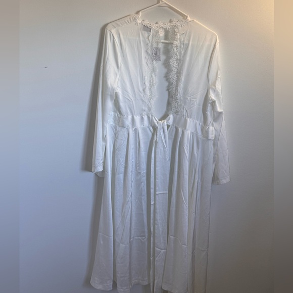 Bridal Robe - never worn - Picture 8 of 11